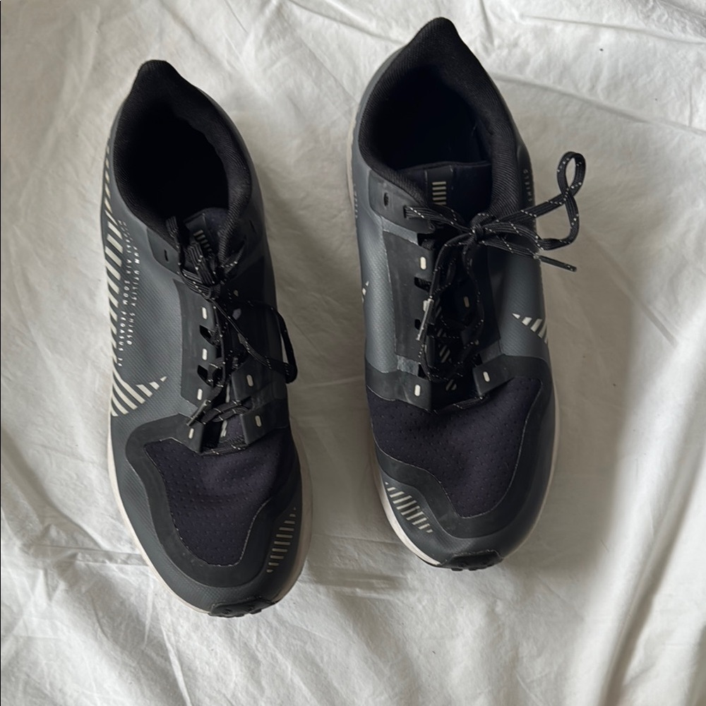 Men's Black and Gray Athletic Shoes